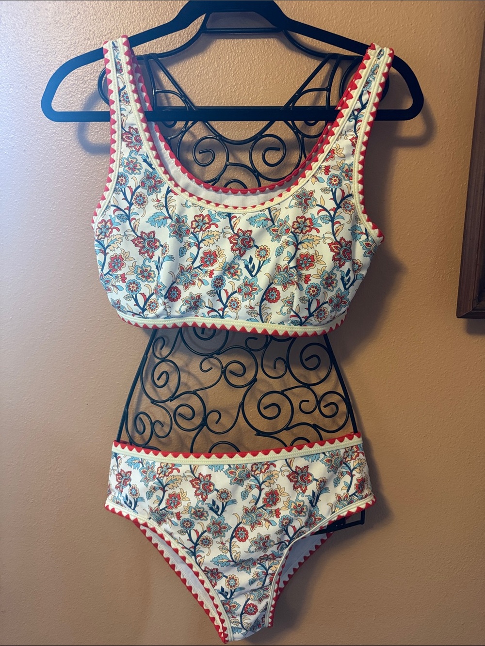 Floral Scoop Neck Bikini Set in White and Red